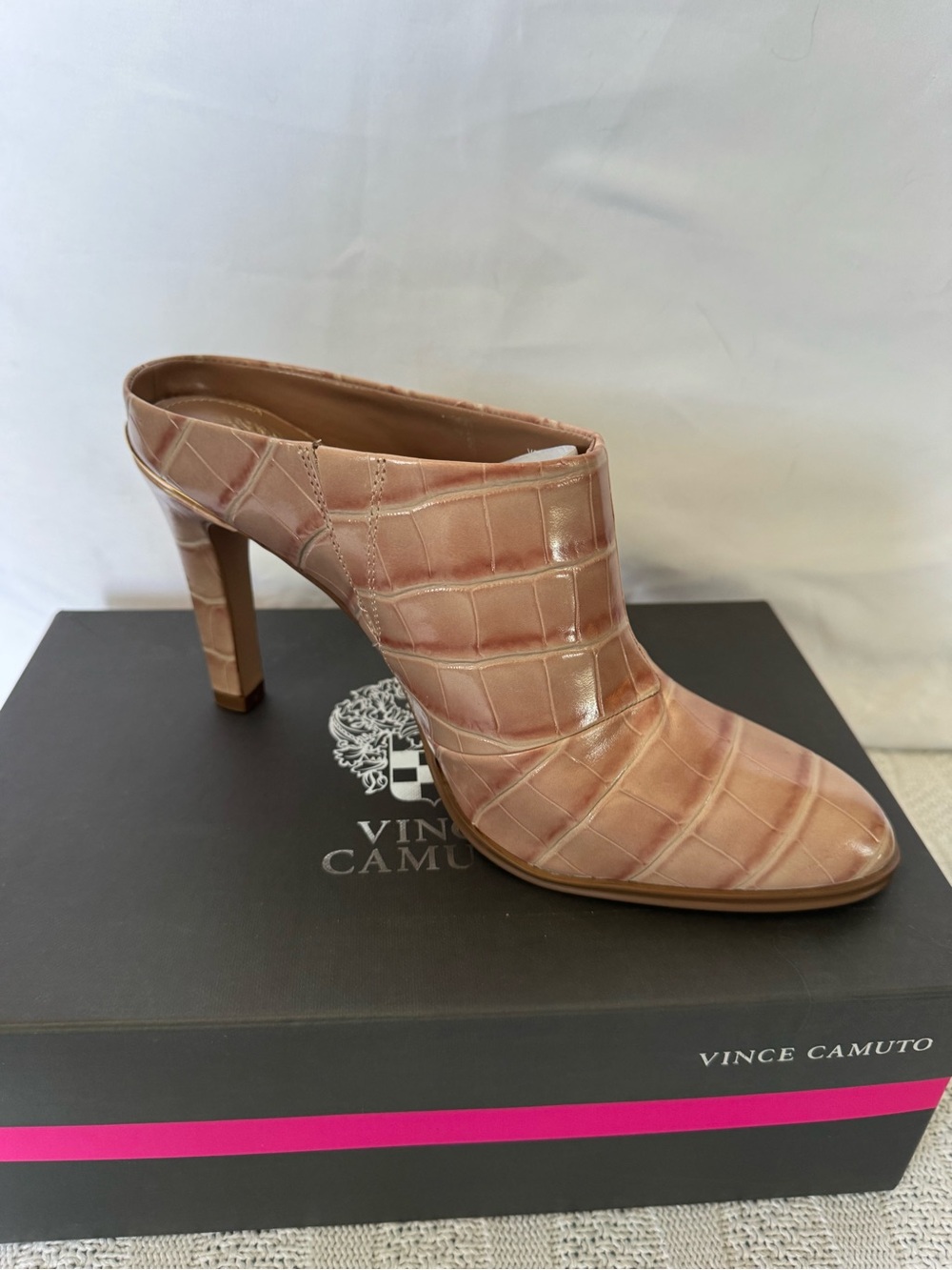 Vince Camuto Solene NIB croc embossed leather heeled mules
